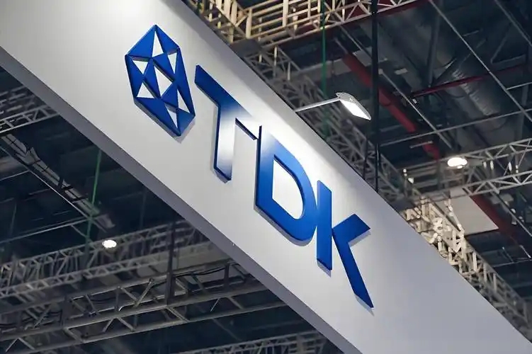 TDK推出適用于xEV平臺的標(biāo)準(zhǔn)化EMC濾波器CarXield(圖1) 9-250Z21I424K0.jpg